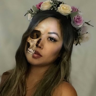 Graphic Designer & Artist 🖋️ Crypto | Web 3✨ La Chinita Chingona🌹 $CRO $LION #crofam #ManeCity #IshinVerse | Adobe Creative Suite Gang B.A. in Arts & Tech