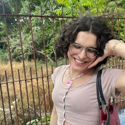 soy la estrella de mi propia poesía escrita a través de mis días en esta vida física✮ ella (she/her)