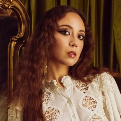 laufeypicss's profile picture. fanpage for laufey!! 🩰🤍