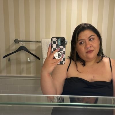 mmonicuhhh's profile picture. miserable and stunning