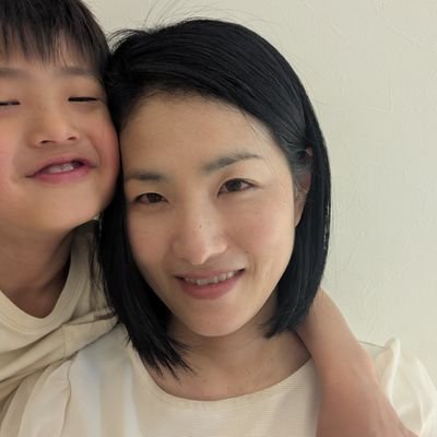 MammaRieri's profile picture. ことばのスキマに生きている3児（中2👧＆小5👧＆小1👨）のママ💖教員→パラリーガルのワーママ→専業主婦5年→学習指導補助講師☘️育児第一😘北極流の生き方に出会って人生激変したゆにゾン✨子育ち理論を広めたい🍀ゆるふでブーム到来😂