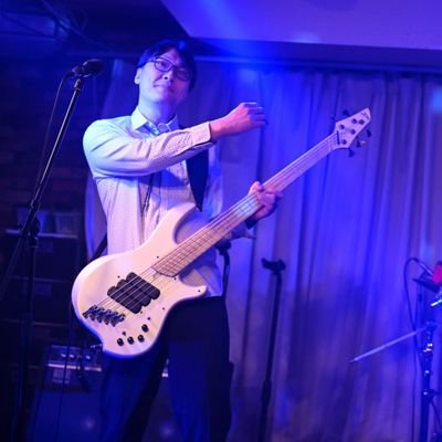 趣味でベースを弾いている二児の父です。
ここ数年、両親の介護でバタバタしてましたがやっと落ち着いてきました。
弱っていく親の姿を見ていると明日は我が身と思え、好きなことやらねばと生き急いでます。
【邦楽お気に入り】
LINDBERG、ZARD、BAJI、チェッカーズ、筋肉少女帯、米米CLUB、相川七瀬、モー娘