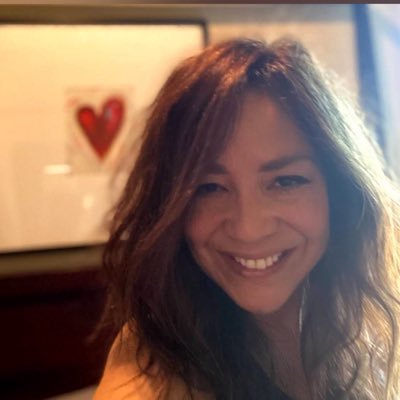 r_raquellg's profile picture. enjoy this moment