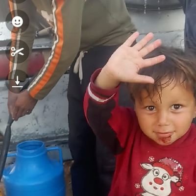 🇯🇵🇵🇸私はカデル、ガザでの大量虐殺から生き延びようとしている若者です。私と私の家族です。あなたの寄付は希望であり、あなたの参加は世界にとっての命です。