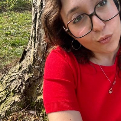 awkwardgisela's profile picture. m’obsessiono