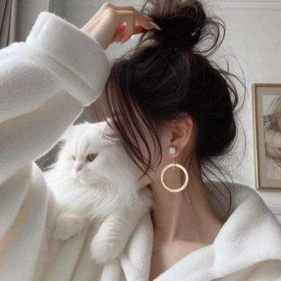 BenncMosess's profile picture. She had a mind like a box of fireworks and hands that played recklessly with matches.