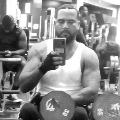 🇧🇸LIFE CONSISTS OF HUSTLE LOYALTY & RESPECT | I'm just a guy in a wheelchair trying my hardest to walk again. #GodFirst #BlackLivesMatter
#scorpio