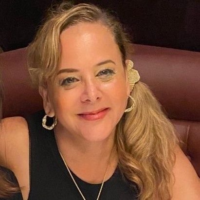 Author, Educator, Int'l Speaker training coaches in cutting edge mind/body/spirit niches NO DMs Daughter of 2 Holocaust survivors. #FightFascism 🇨🇦🇲🇽