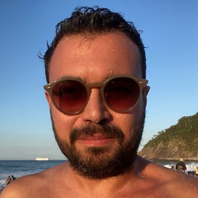Botafoguense, historiador e doutorando em Ciência Política (IESP-UERJ)