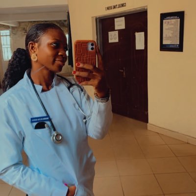 Optometrist , Data analyst, I sell chic quality spectacles👓, Language enthusiast, Love is God🕊️🌻