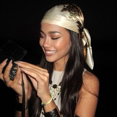 realqueenaz's profile picture. başka soru?