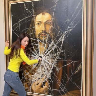 Alvictrerassx's profile picture. "Happiness looks gorgeous on you."