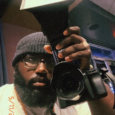✞ •• Photographer 📸 •• Only here for the jokes •• Anime ••