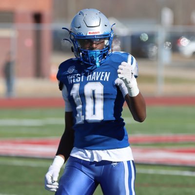 6’2 180 lb| wr/ath| co 2028|Email: solidbodykari@icloud.com| instagram: solidbody.karii|west haven high school
