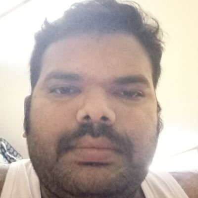 لا تلمني على تجاهل عقلي ولاكن لمني لاني جعلتك سيدا