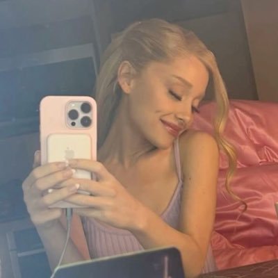 tenho dependência emocional na ariana grande