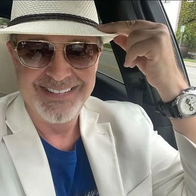LCuffs's profile picture. Brightening someone else's day always comes back to brighten up your own! #GodBlessAmerica #MAGA