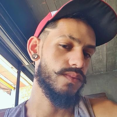 Perfil voltado a reclamações, uns desenhos e um pouco de pornografia. Taurino♉ Pan🏳️🌈 Verst⬆️ gamer🎮 lvl2.6. Casado💍 (safado)