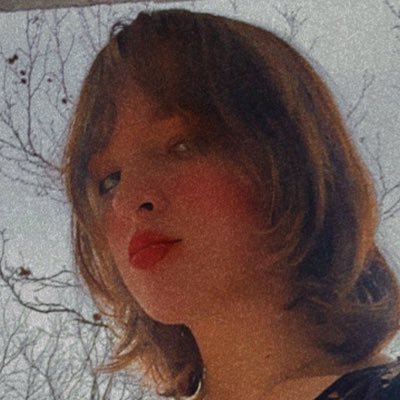 evietvie's profile picture. 🎼 🎶🎶🎶🎶 type shit