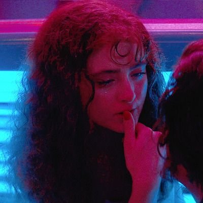 вся моя личность построена на ✨бисексуальности и тревожно-депрессивном расстройстве ✨