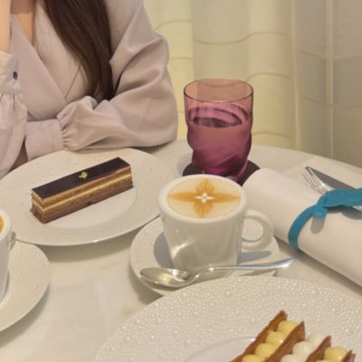 月4桁美容外科医✨美学 × 医学 × ビジネスマインド。 「可愛い」は作れる。「稼げる」も作れる。 美容医療のリアル、知識、マインドを発信中/美容外科医だけのグループ参加したい人いたらDMまで