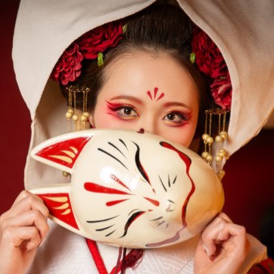 【人と商品をご縁でつなぐ】ライブコマースに挑戦。心から薦めたいものだけを、大切な人に渡すように。“買ってよかった”を超える、“出会えてよかった”を届けたい。楽しみは先延ばしにしない。いつでも興味があることに全力を。頭のネジは外れてるくらいがちょうどいい。予測不能な人生を全力で楽しむ陽気な女。明るいは才能だ☀️🦊