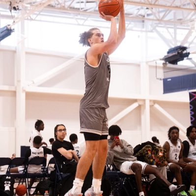 C/O 2025 6'4 Guard/Wing
Instagram: g3mercer l Email: georgemer@outlook.com