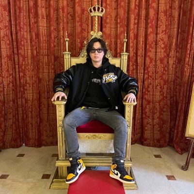 ハウスクリーニングで部屋をピカピカに🧼 スニーカー👟集め、映画🎬とお酒🍺でチル。ファッションも愛!日常のキラキラ発信✨ #掃除好き #スニーカー #映画好き #お酒好き #ファッション