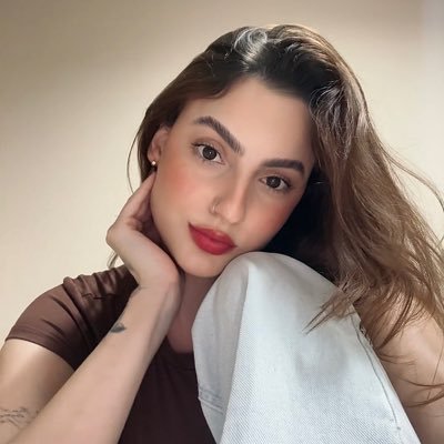 Anakarolinagb's profile picture. não leve a vida tão a sério