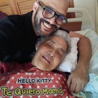 • Bibliotecología. Tesista y profesor @infoeba UCV. Persona con 《trastorno afectivo bipolar tipo I》. Por favor, mi mamá y yo necesitamos todo el apoyo posible.⬇
