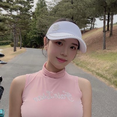 I enjoy Korean culture, am learning Korean, and love golf.