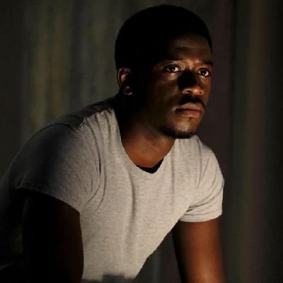 Entre les lignes de mes silences et les battements de mon cœur, il y a une histoire que seul celui qui sait lire l’âme pourra comprendre
Wadyplusss le craque