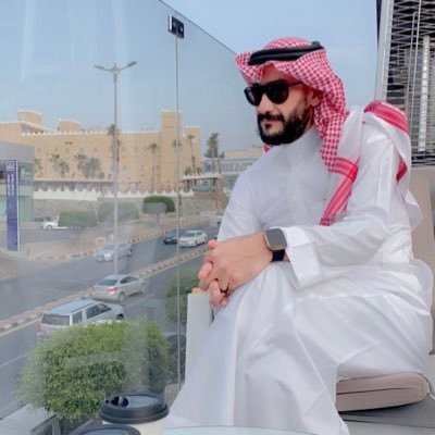الاعتذار هو العطر الجميل الذي يحول اكثر اللحظات حماقه الي هديه جميله