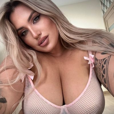 pretty face, fat butt and some nice pierced titties 🙂↔️🩷 https://t.co/dCONMnkRP7 | https://t.co/38nOs5hBuM