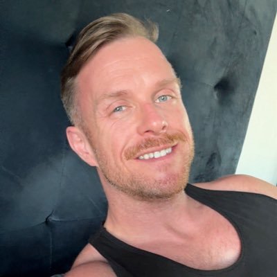 🏳️🌈 LGBTQ+ (he/him). More responsive on IG: @jayharding ☕️ Buy me a coffee : https://t.co/nJBKRH2gsW