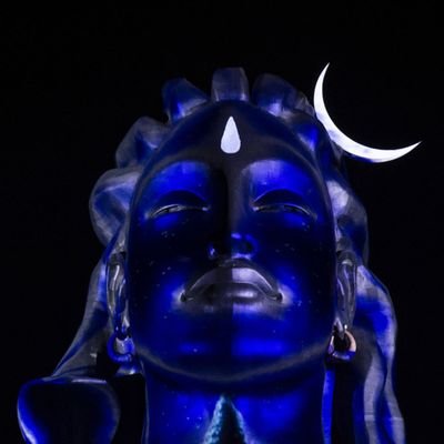 मै नदी नही बनना चाहता
जिसका लक्ष्य खारे पानी मे मिलना हो ।
लक्ष्य का अज्ञात रहना ही जीवन है ।
तो हाल मे मैने चुना बूंद ही बने रहना ।