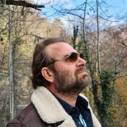 Tiyatro oyuncusu.Yazar
https://t.co/fNtn02832i ATATÜRK
❤BEŞİKTAŞ 🦅