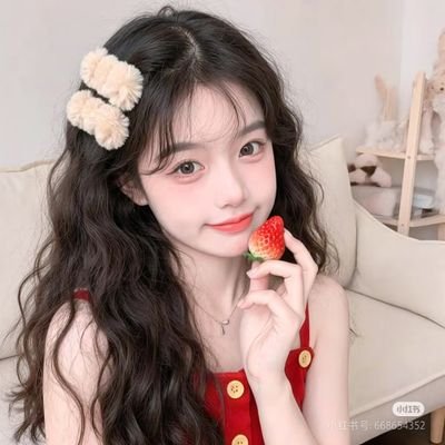 EMiTTez's profile picture. 爱吃🍓的小骚货~ 现实中可是高冷妹妹呢！