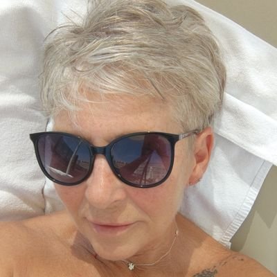 Sozi aus Prinzip,eigensinnige Salzkammergütlerin.Laut Twitter, linke Arschgeige und
alte überhebliche Schastrommel
Ich trage meine Auszeichnungen mit Würde🏅