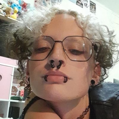 🐀Literally Several Rats in a Trench Coat🐀
🩸23y.o she/her trans girl🩸
🩸18+•🏳️⚧️•Bi•Depressed🩸
🩸Started HRT 26/05/2023🩸