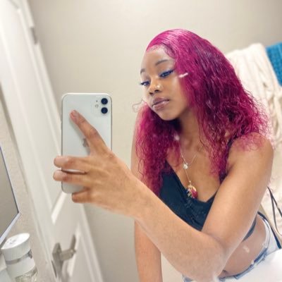 shesosmiley's profile picture. 