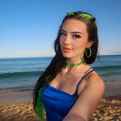 FINDOM 😈 SHAPESHIFTER. Phone freak domme.