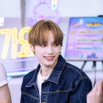 MOA🤟 B.A.B.Yz 🐰 ShinHwa Changjo 🍊|| 27 ♊ || Ningdungie
