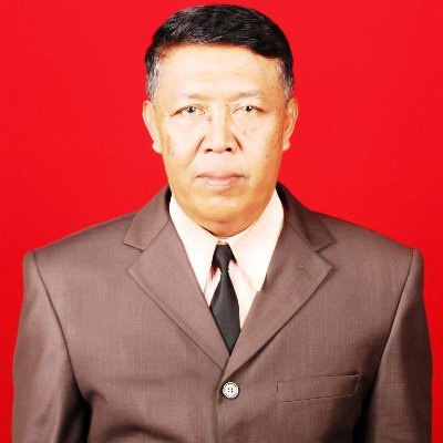 Aktifis sejak tahun 1970, berada di Organisasi akhir pada Lembaga Cegah Kejahatan Indonesia (Indonesia Crime Prevention Foundation) sebagai Ketua Umum di Dumai