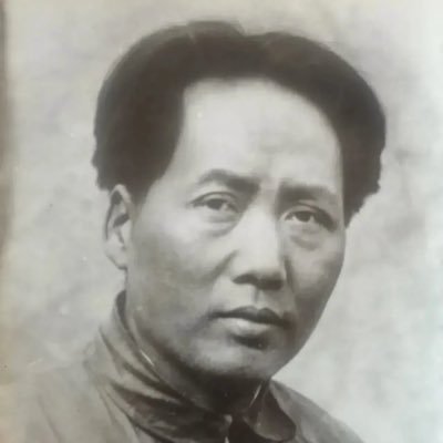 毛泽东(1893年12月26日—1976年9月9日),字润之(原作咏芝,后改润芝),笔名子任,湖南湘潭人,伟大的马克思主义者,伟大的无产阶级革命家、战略家、理论家,中国共产党、中国人民解放军和中华人民共和国的主要缔造者和领导人。