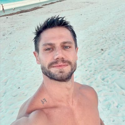 Gym 🏋️♂️instructor, I help individuals lose the weight and a part time gamer, I like the beach, whiskey, wine,