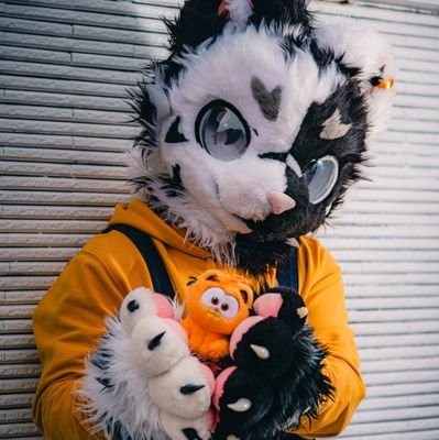 SHOU_ER_'s profile picture. 可以叫我兽饵，是一个超级虎控，设定是一只多人格虎
中文/English  现居🇨🇳/成都
想认识很多朋友
演武是偶像