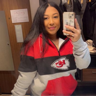 lariyaaaa23's profile picture. 