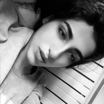 YkSharon39899's profile picture. آتیشو نمیشه زنجیر کرد