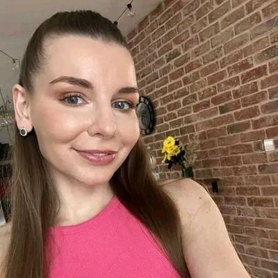 AnnaRoseli15931's profile picture. 